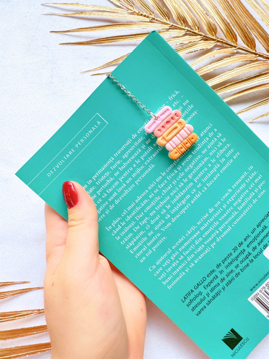 Semn de carte cu mini bibliotecă şi culori vii [5]