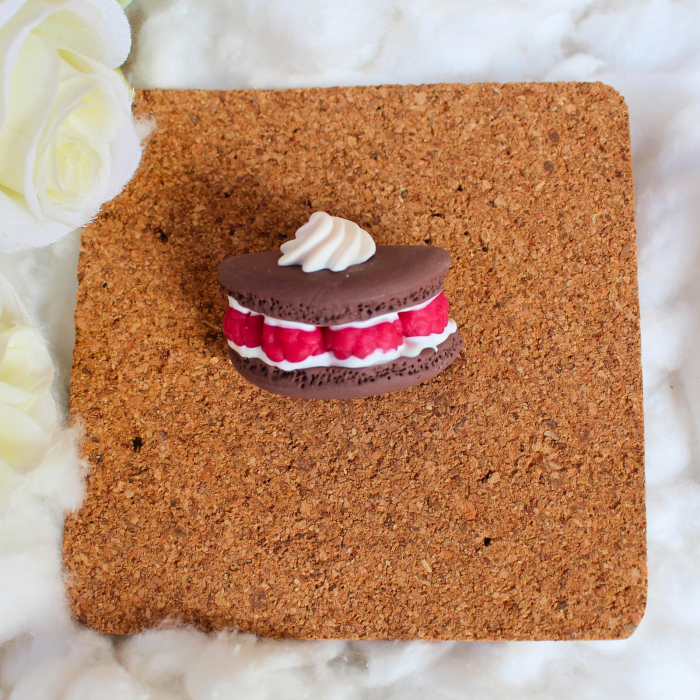 Broșă Macarons maro cu detalii delicate [3]