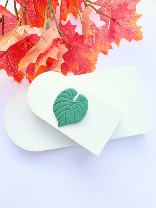 Broșă cu design monstera verde smarald [2]
