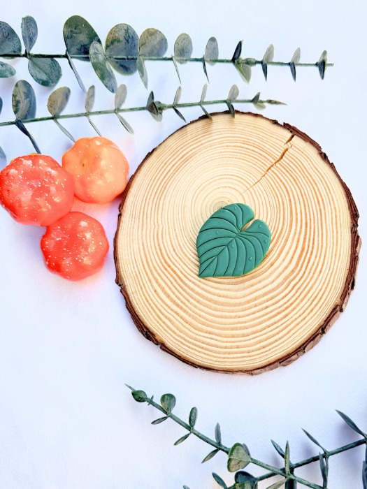 Broșă cu design monstera verde smarald [3]