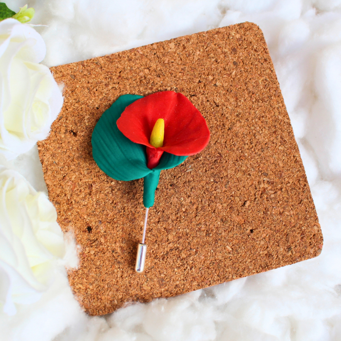 Broșă model Anthurium cu detalii roșii [3]