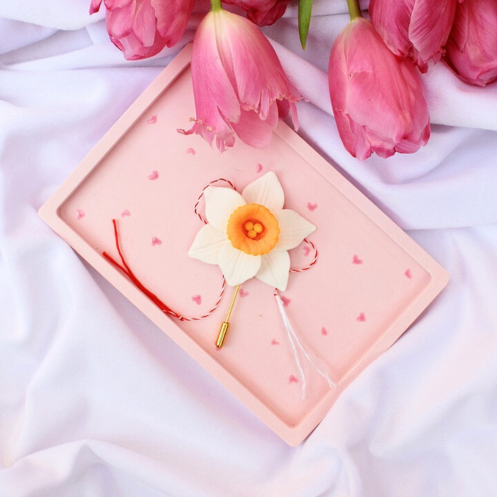 Brosă Narcisa Albă cu Design Floral [3]