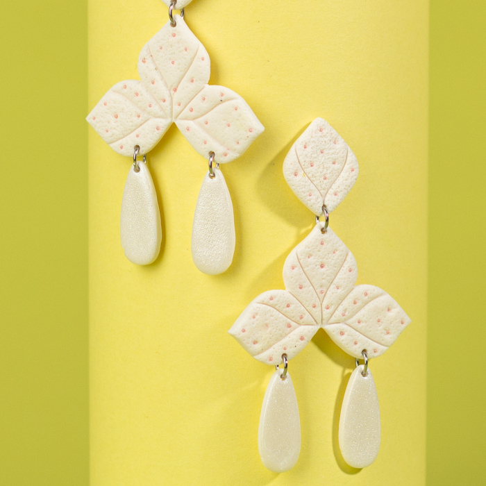 Cercei Ethereal Lotus cu floare albă [2]