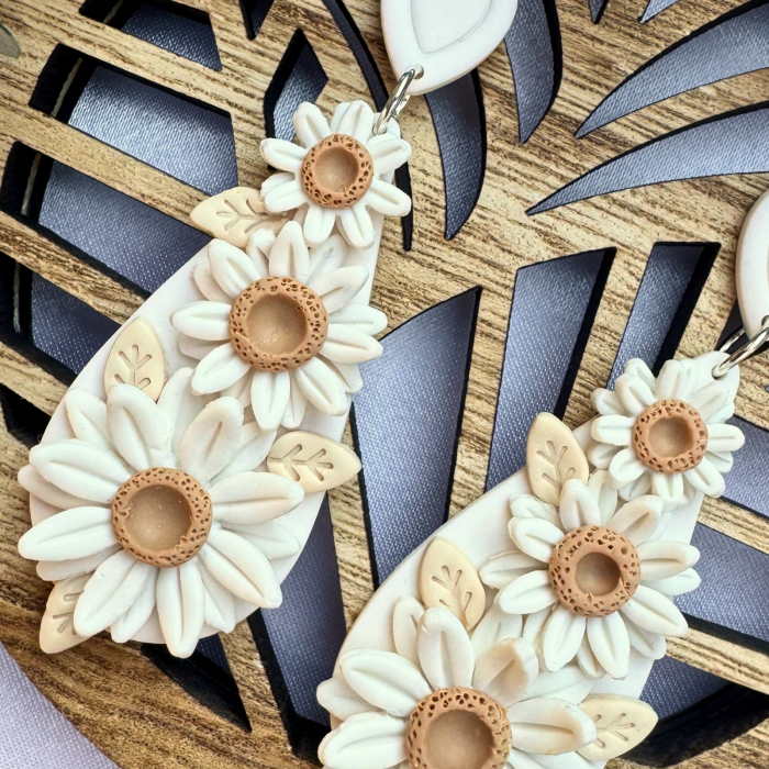 Cercei cu flori de mușețel albe și design floral [2]