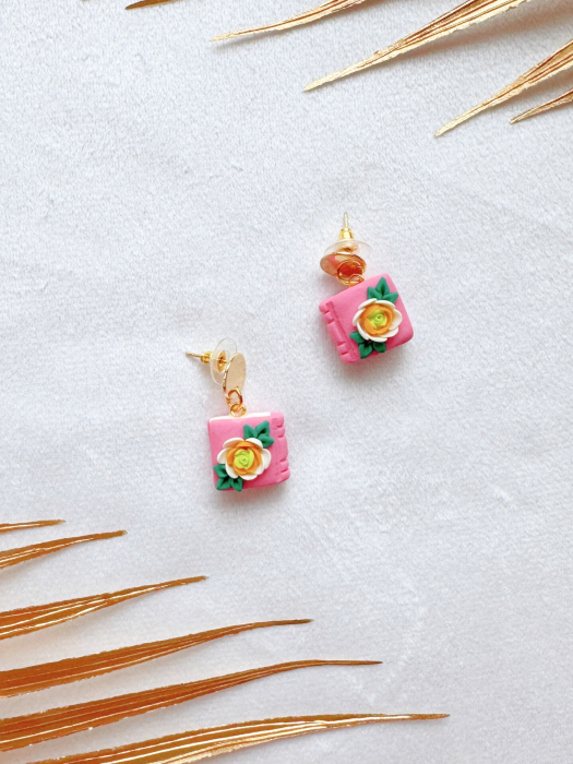 Cercei Mini Carte Roz cu Design Floral [4]