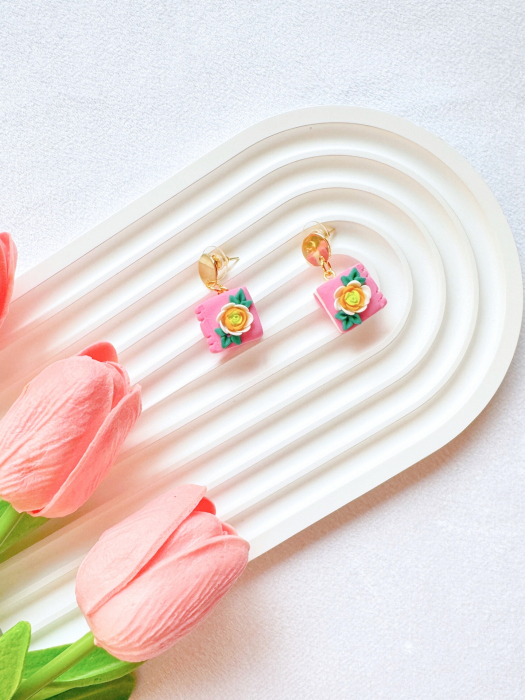 Cercei Mini Carte Roz cu Design Floral [2]