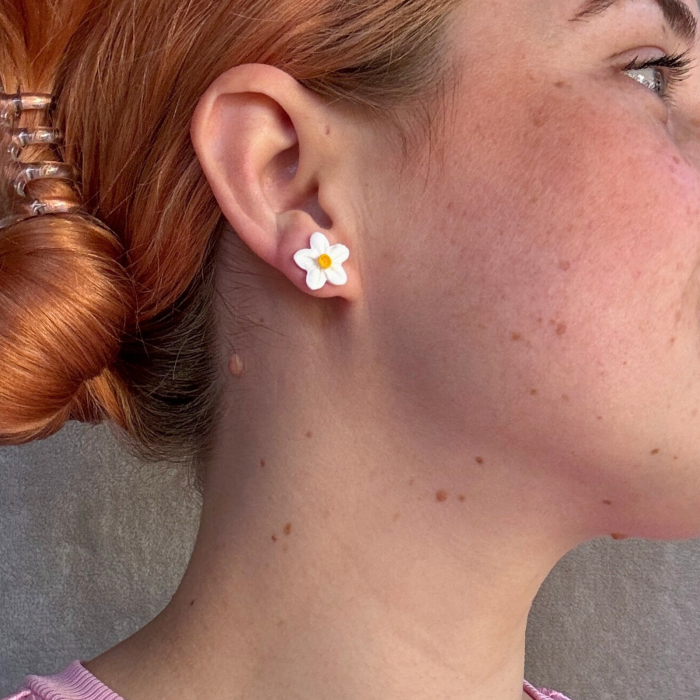Cercei Mini Narcise albi cu model floral primăvăratic [4]