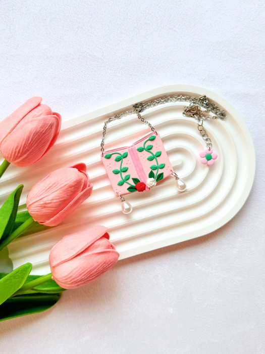 Lantisor romantic cu trandafiri si model floral [3]