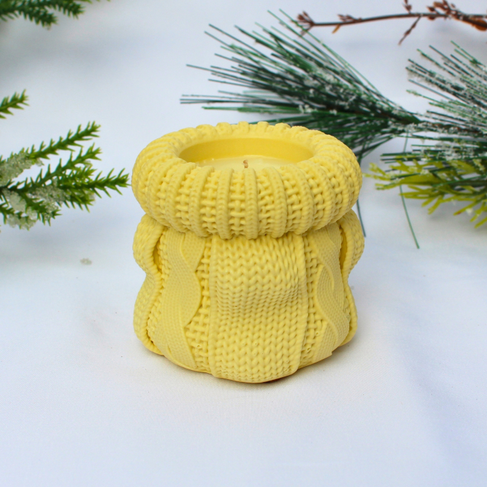 Lumânare Cozy Wine galbenă în recipient handmade [3]