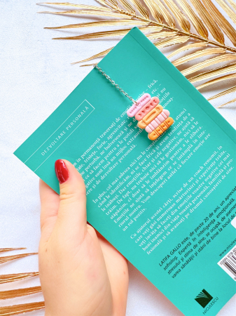 Semn de carte cu mini bibliotecă şi culori vii [4]