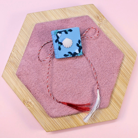 BROSE - Broșă în formă de carte cu scoică albastră