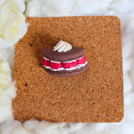 Broșă Macarons maro cu detalii delicate [2]