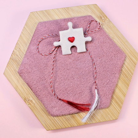 ACCESORII - Brosa Piesa de Puzzle albă cu detalii