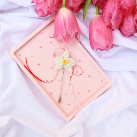 Broșă albă cu design floral de orhidee [1]