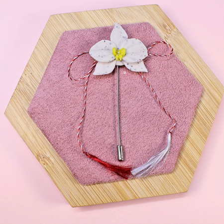 COLECTIE - Broșă albă cu design floral de orhidee