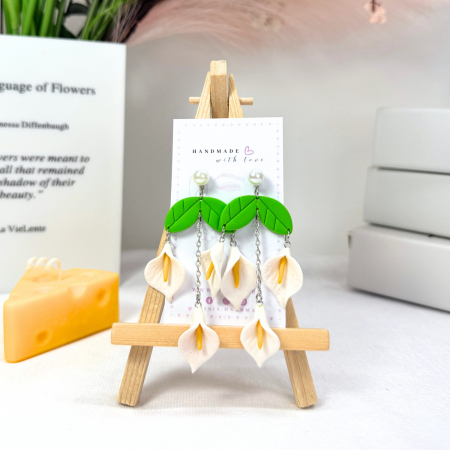 Cercei Lungi - Cercei Calla Mystique albi cu design floral
