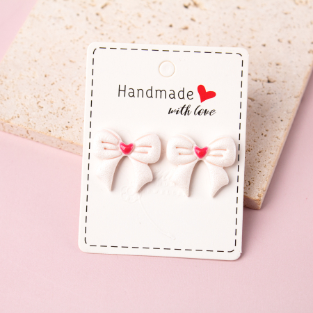 BIJUTERII - Cercei alb în formă de fundiță cu inimioară