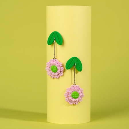 Cercei Lungi - Cercei Garofița roz cu detalii florale