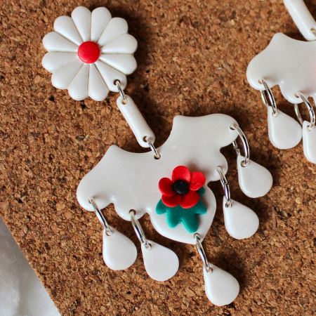 Primavara - Cercei Poppy Drops albi cu floare de mac