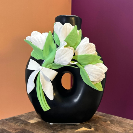 Garden - Vaza - Neagra cu Lalele Albe