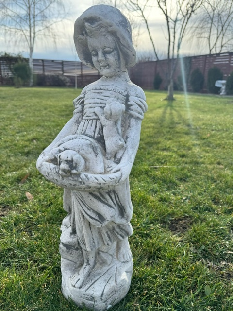 Fetita Cu Catetii [3]