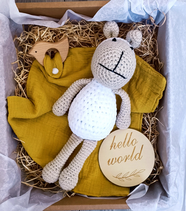 Set cadou bebelusi - Jucarie crosetata Oaie - muselina mustar [1]