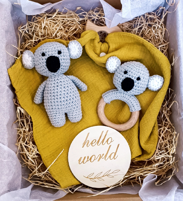 Set cadou bebelusi - jucarie crosetata Koala - jucarie dentitie crosetata Koala - muselina mustar [1]