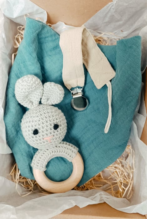 Set cadou - Jucarie dentitie iepure gri crosetat - babetica albastra - lant suzeta cu clema [1]