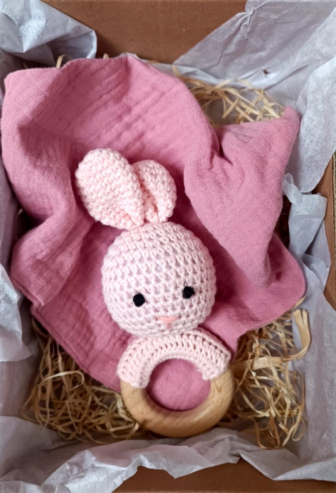 Set cadou - Jucarie dentitie iepure roz crosetat - babetica roz [1]