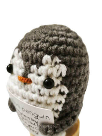 Figurina crosetata Pinguin amuzant, cu mesaj pozitiv [1]