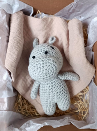 Seturi cadou - Set cadou - Jucarie Hipopotam crosetat - babetica crem