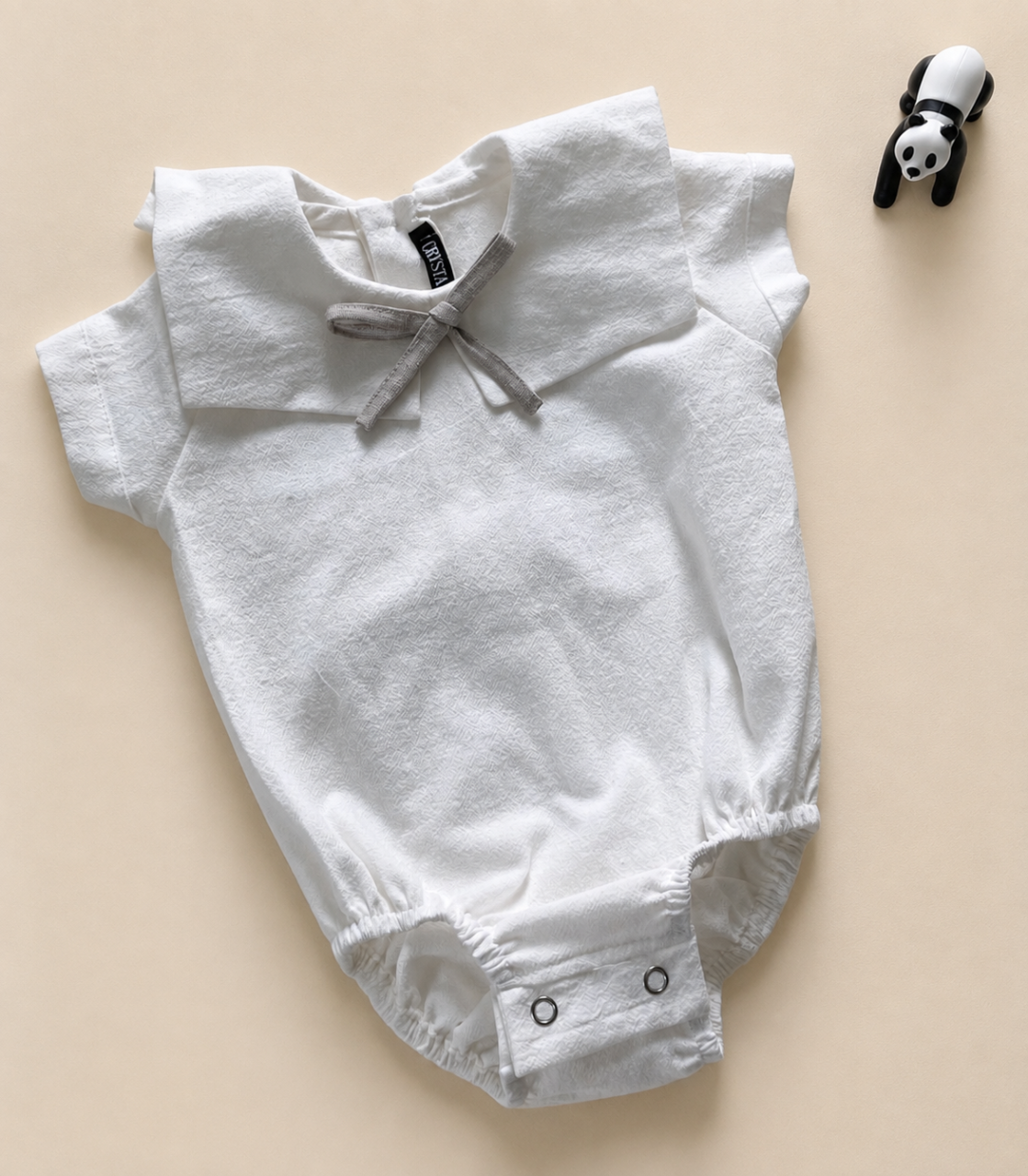 Costumaș Elegant din In pentru Băieței Bej – Vestă, Cămașă și Pantaloni Scurți [4]