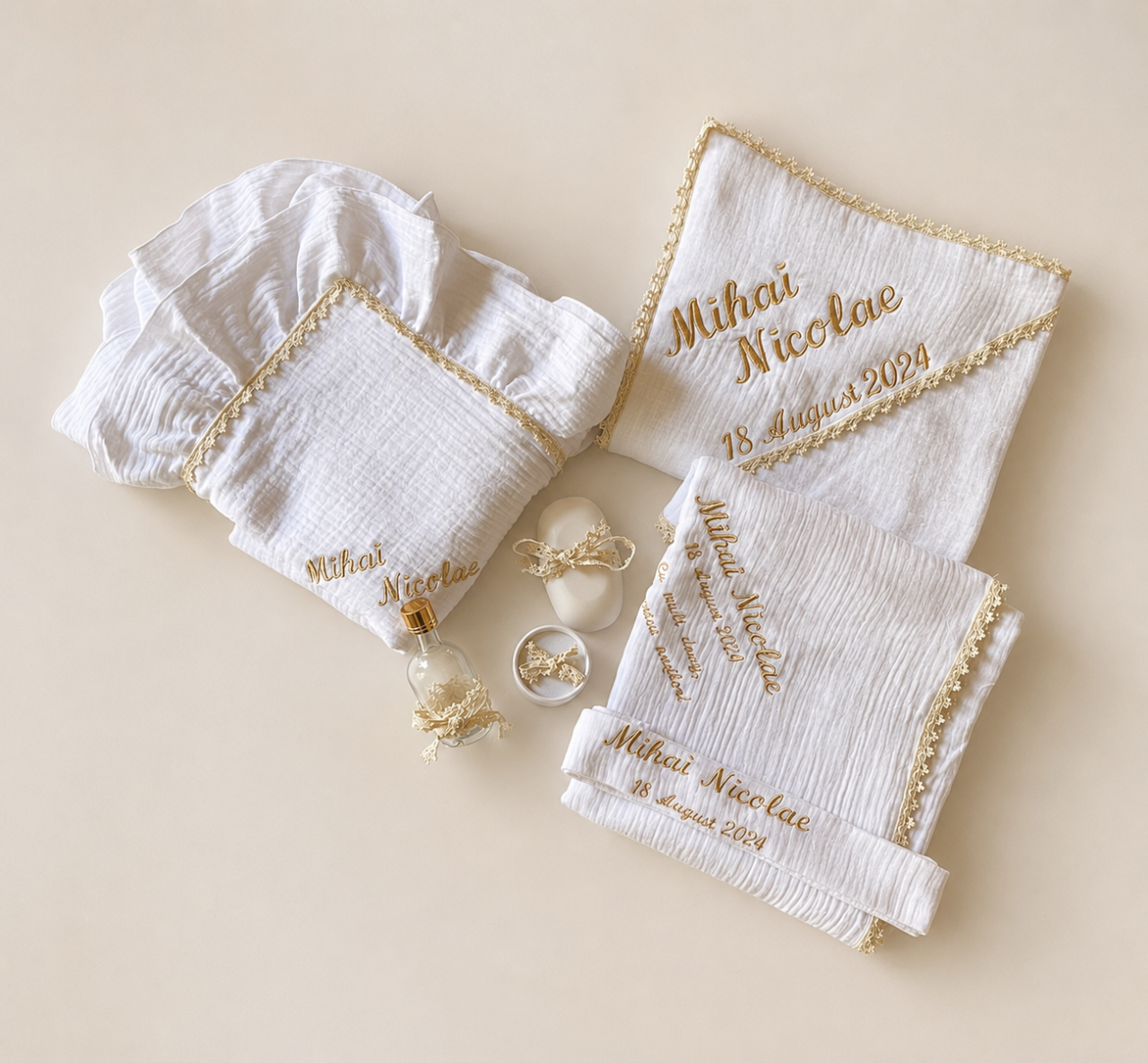 Set complet trusou botez personalizat muselină și costumaș in Nicolas, bej, cufăr catifea⁠ [2]
