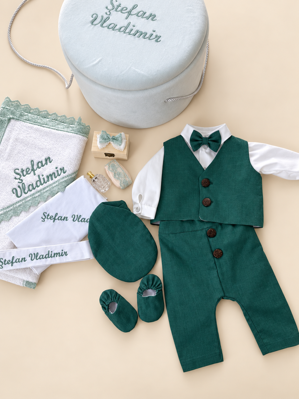 Set complet trusou botez personalizat muselină și costumaș in Nicolas, bej, cufăr catifea⁠ [2]