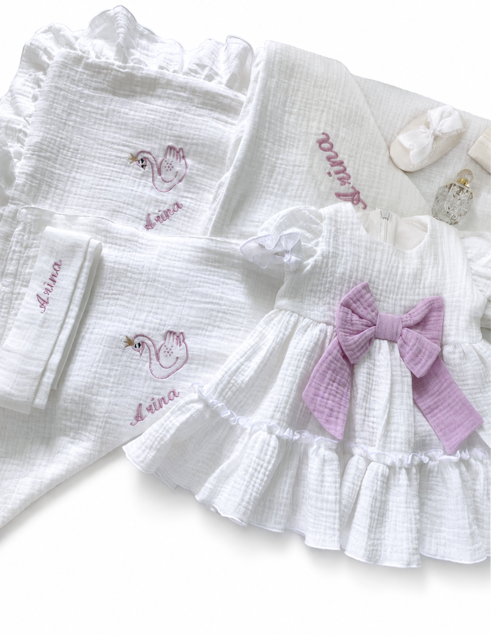 Set trusou botez personalizat si rochita din muselina organica [3]