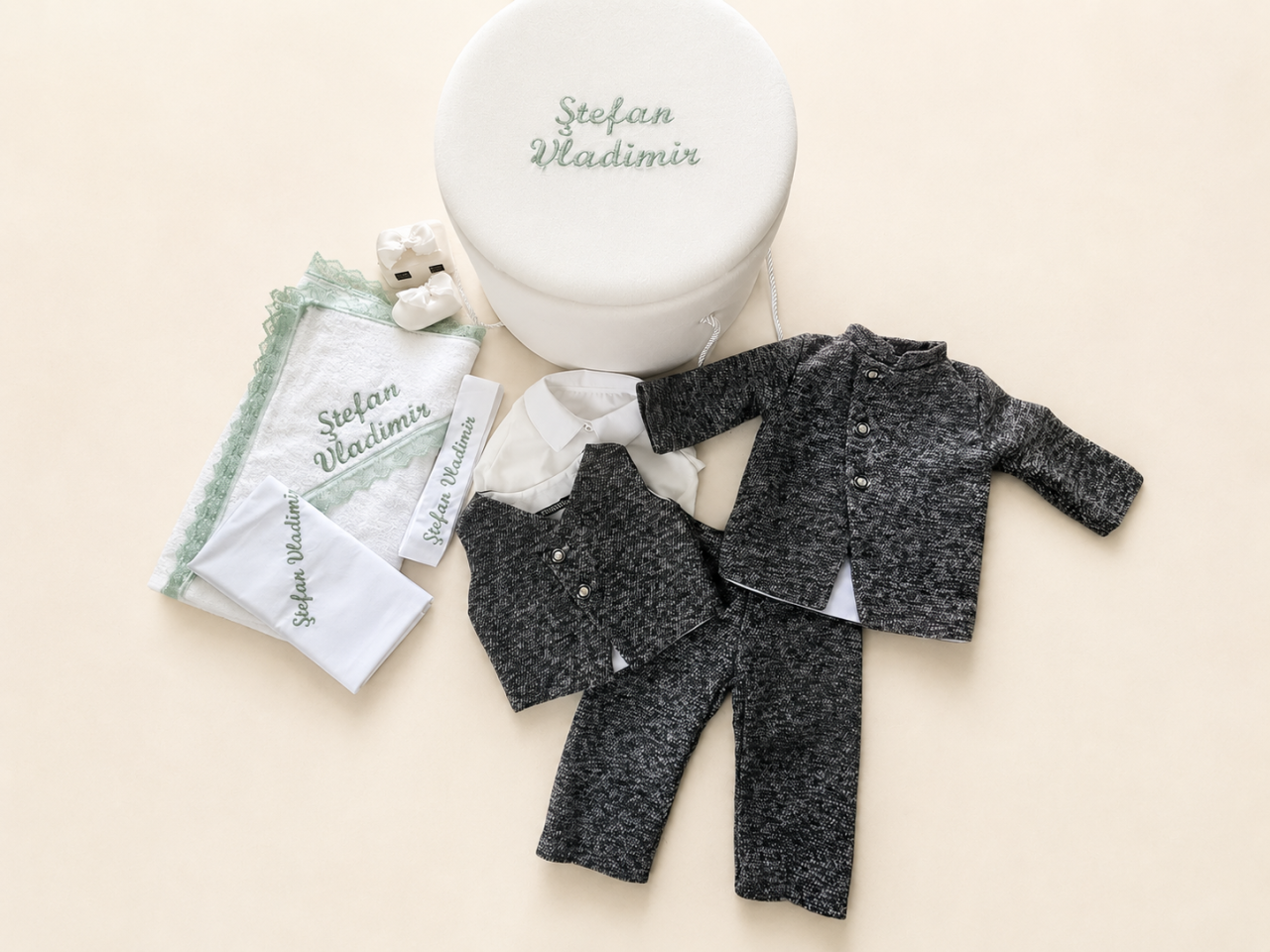Set Trusou Botez Personalizat Arthur, Costumaș 4 Piese din Stofa, Trusou Bumbac și Cufăr Buretat [2]