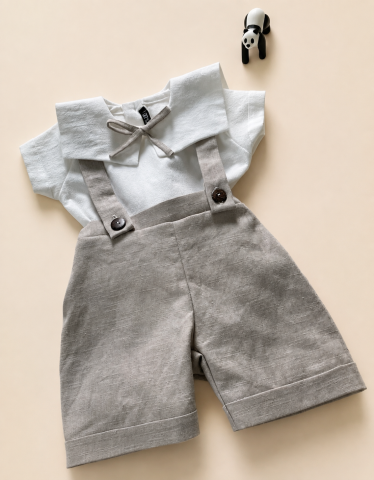 Tinute botez baieti - Costumaș Elegant din In pentru Băieței Bej – Vestă, Cămașă și Pantaloni Scurți