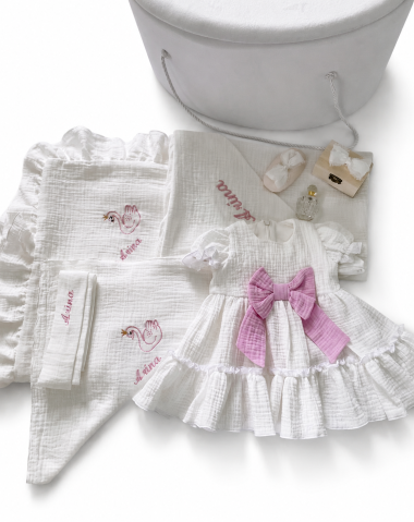 Set trusou botez personalizat si rochita din muselina organica [3]