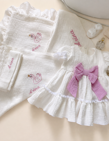 Set trusou botez personalizat si rochita din muselina organica [1]