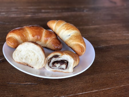 Pâine si patiserie - Pachet 2 cornuri pufoase cu ciocolata