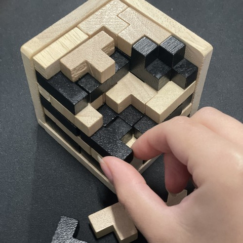 Cub logic din lemn 3D – Puzzle educativ din 52 piese în formă de T, joc de gândire pentru copii și adulți, antistres, 7x7x7 cm, lemn natural [5]