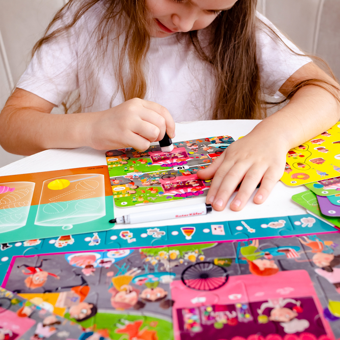 Puzzle detectiv copii 54 piese – Candy Fair (Târgul Dulciurilor) + lupă | Roter Käfer | copii mici 3+ ani [6]