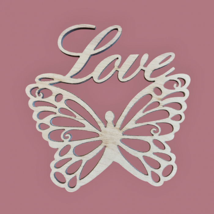 Prescript „Love” din lemn cu fluturaș – O combinație de eleganță și simbolism HD17 [1]