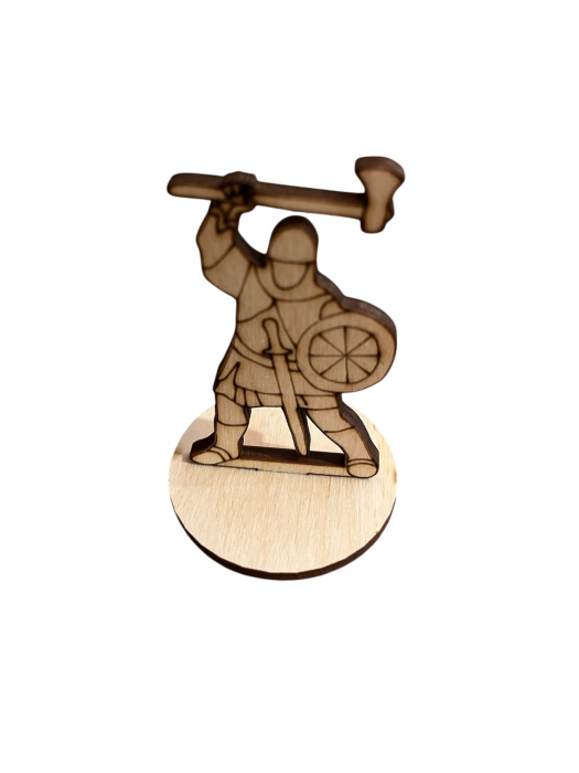 Cavaler mediaval din lemn cu topor - Model1 [1]
