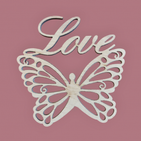 Texte - Litere - Numere - Prescript „Love” din lemn cu fluturaș – O combinație de eleganță și simbolism HD17