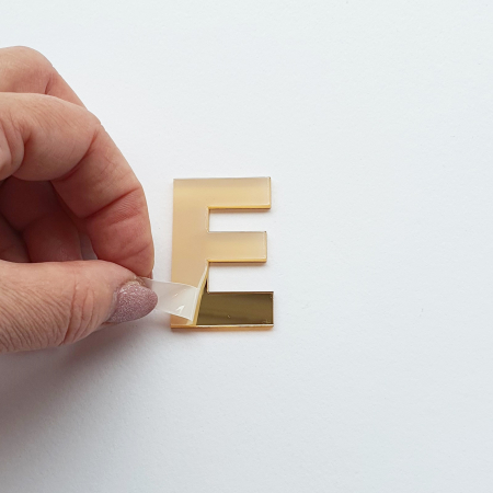Litere din plexiglas auriu oglindă – înălțime 5 cm [1]