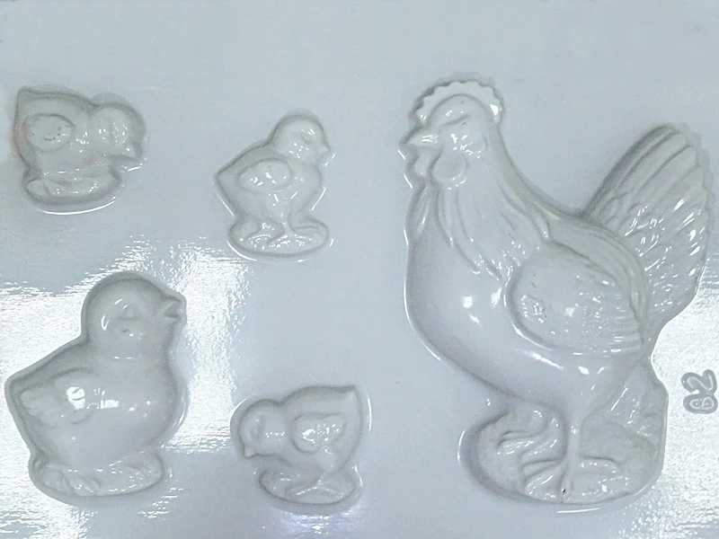 Set creativ: creează și pictează propriile figurine din ipsos - Păsări de curte (găină, pui) [1]