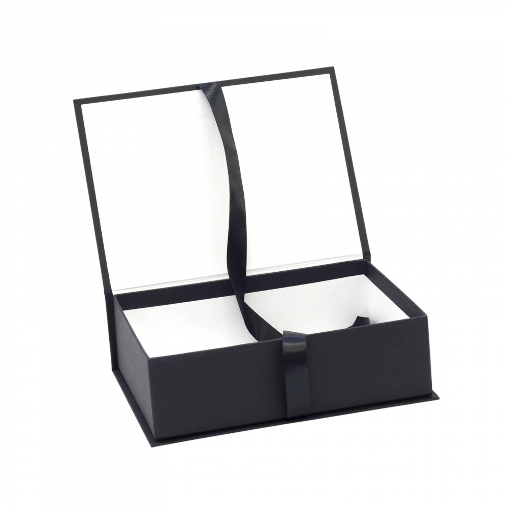 Cutie neagra cu funda pentru cadouri [2]