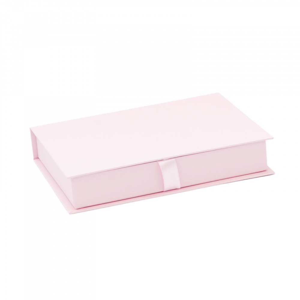 Cutie neagra cu funda pentru cadouri [1]