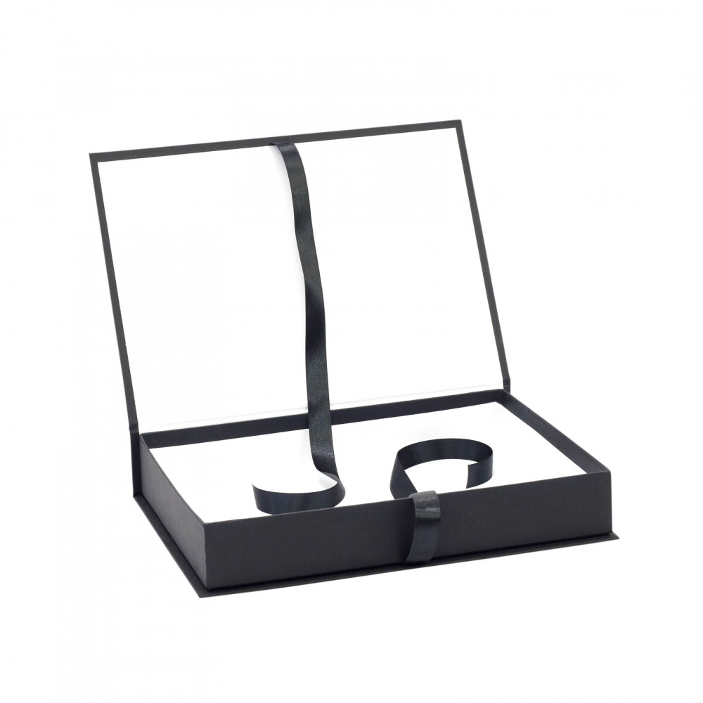 Cutie neagra cu funda pentru cadouri [2]